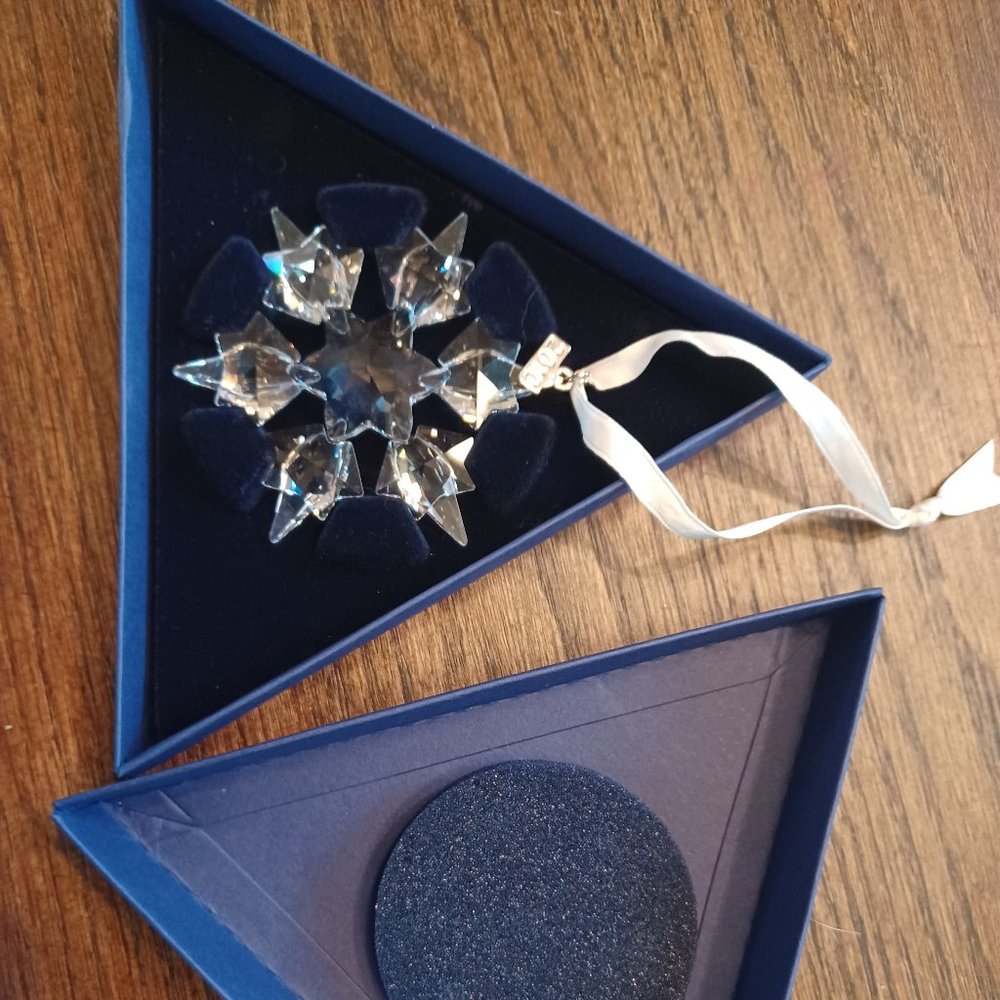 Swarovski 2010 Annual Large Snowflake Ornament NIB Never Used